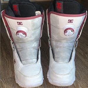 Womans Size 7 Snowboard Boots